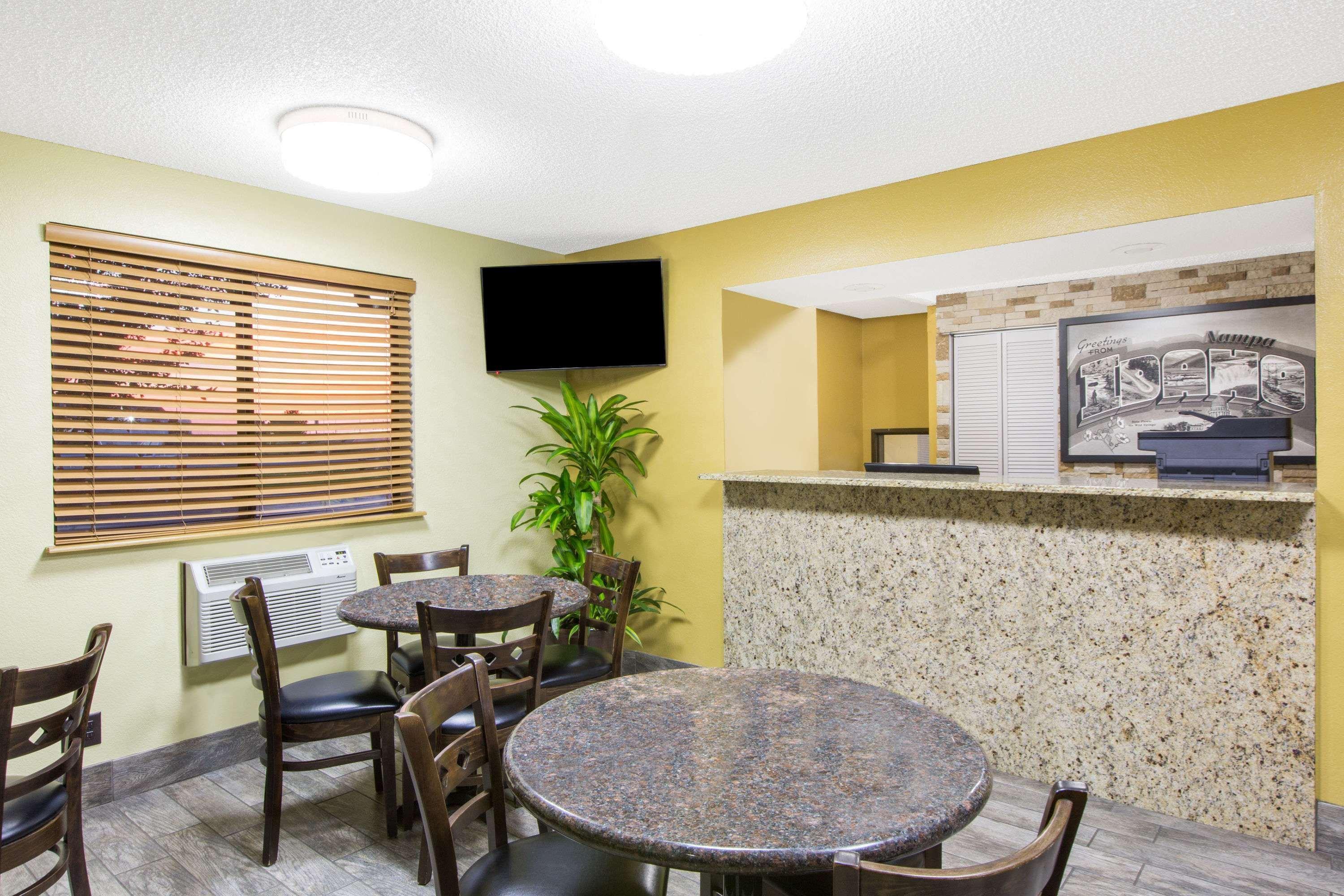 Hotel Super 8 By Wyndham 2*