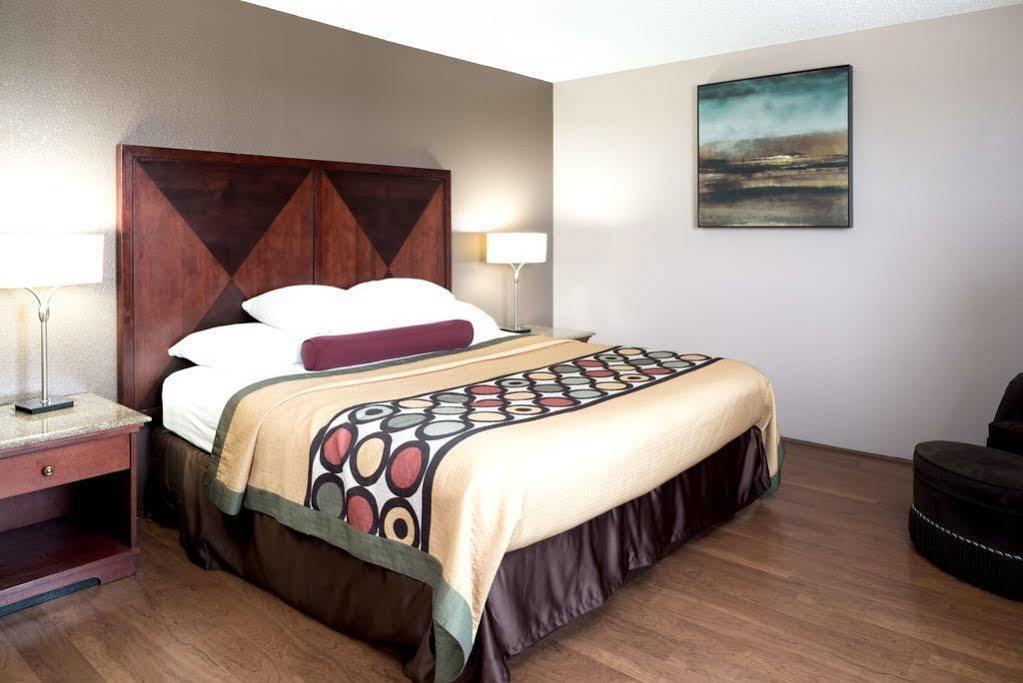 Hotel Super 8 By Wyndham 2*