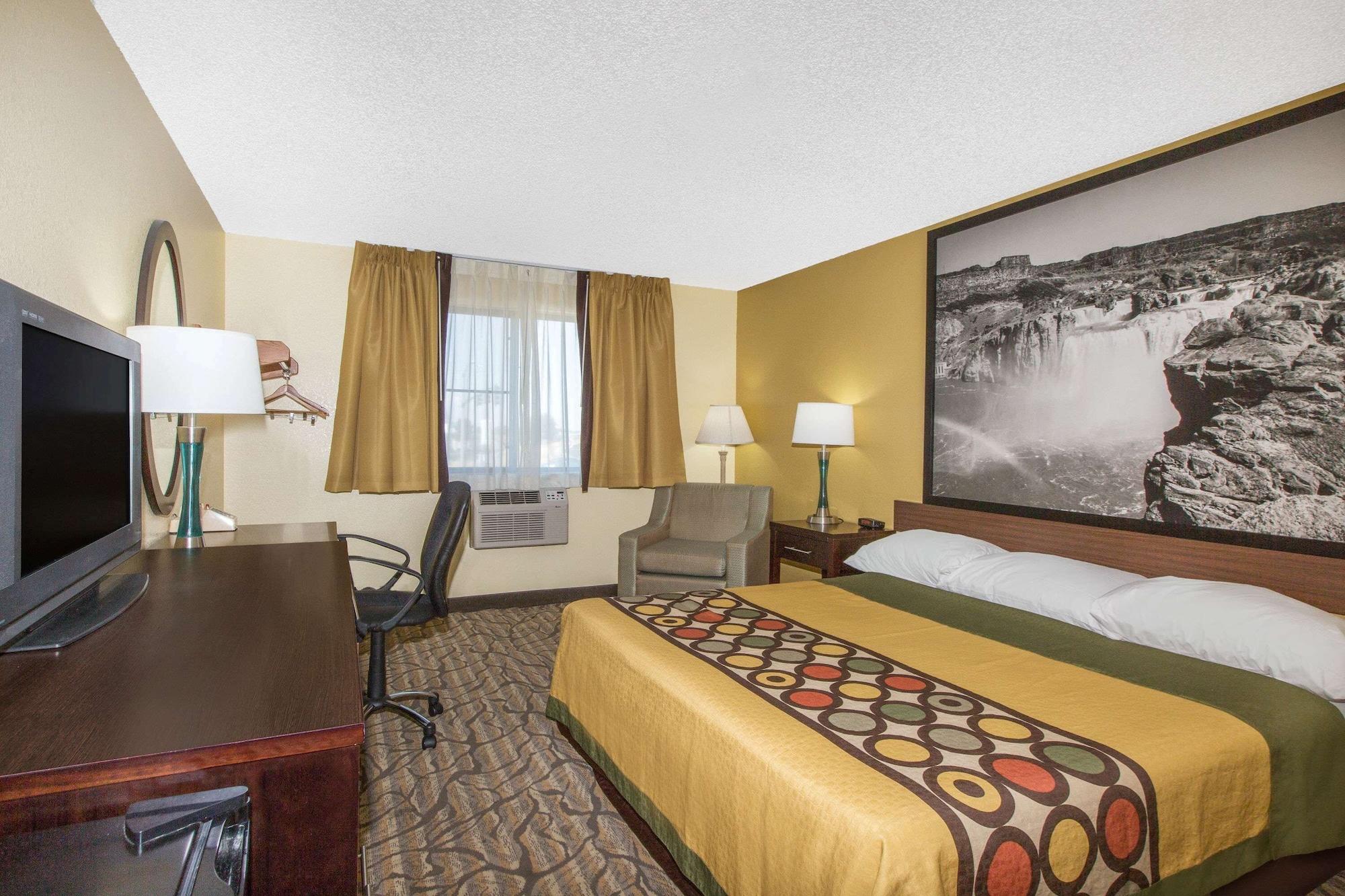 Super 8 By Wyndham Hotel