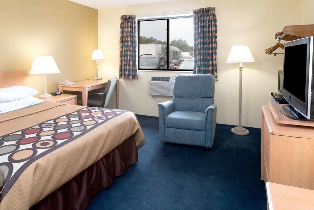 Super 8 By Wyndham Hotel